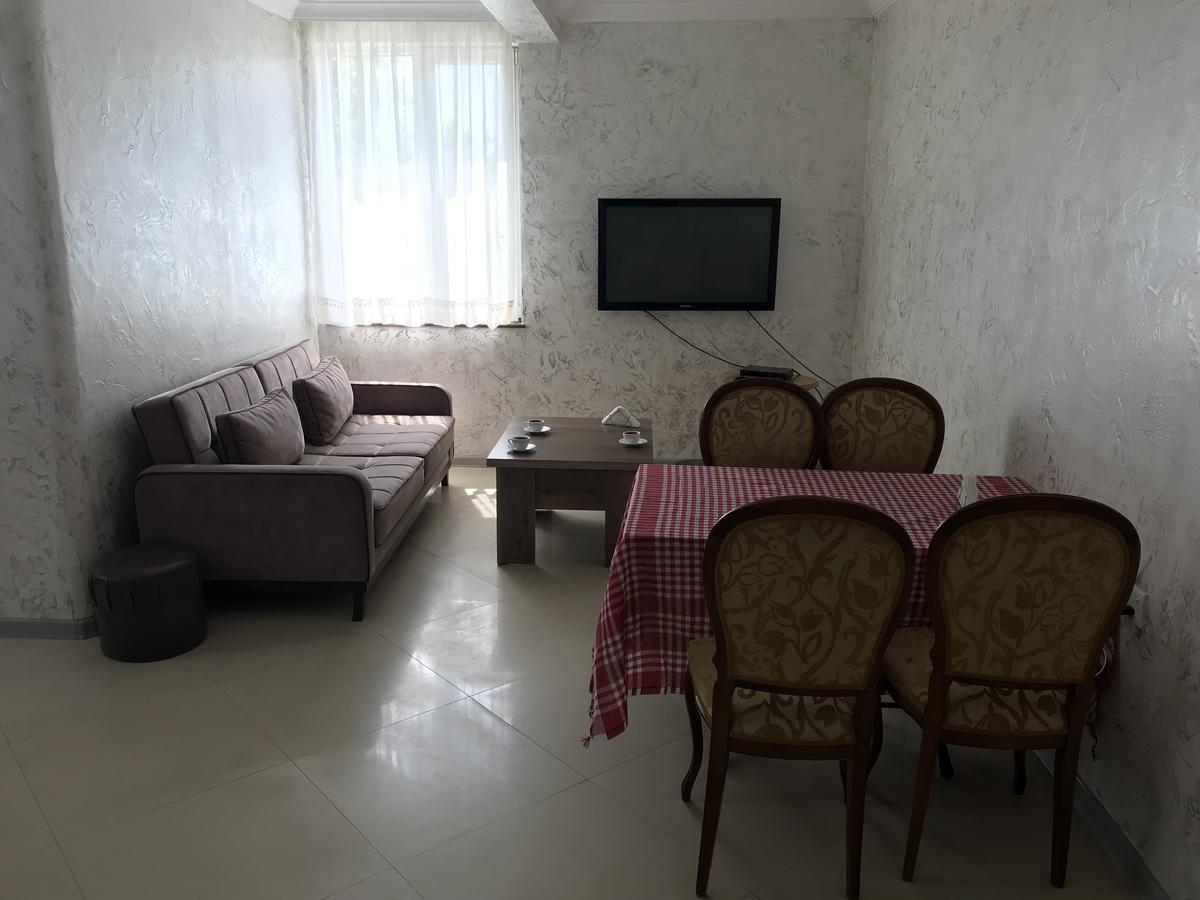 Nani'S Sweet Home Батуми Экстерьер фото